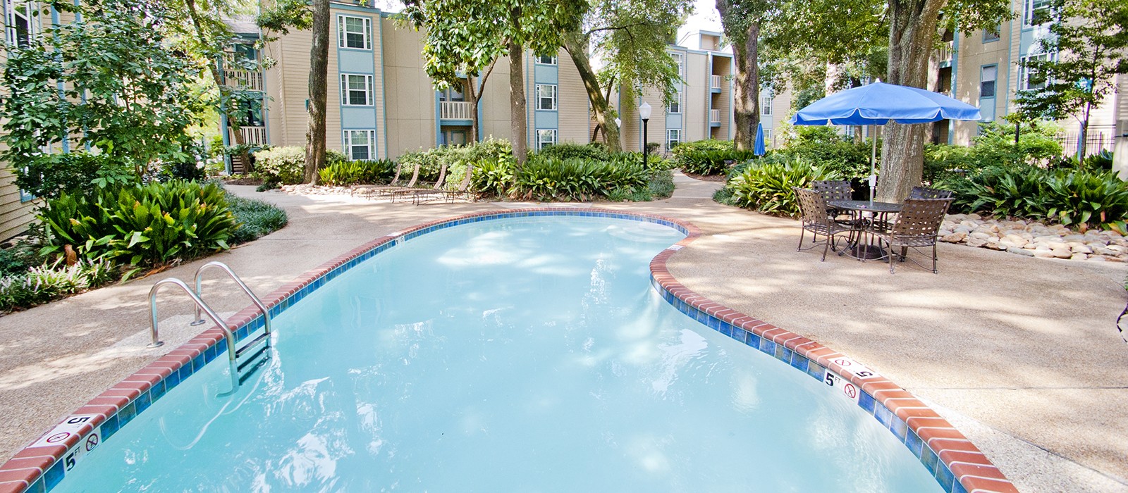 Oak Creek Apartments in River Ridge, LA 1 & 2 Bedroom Apartments For Rent 1st Lake Properties